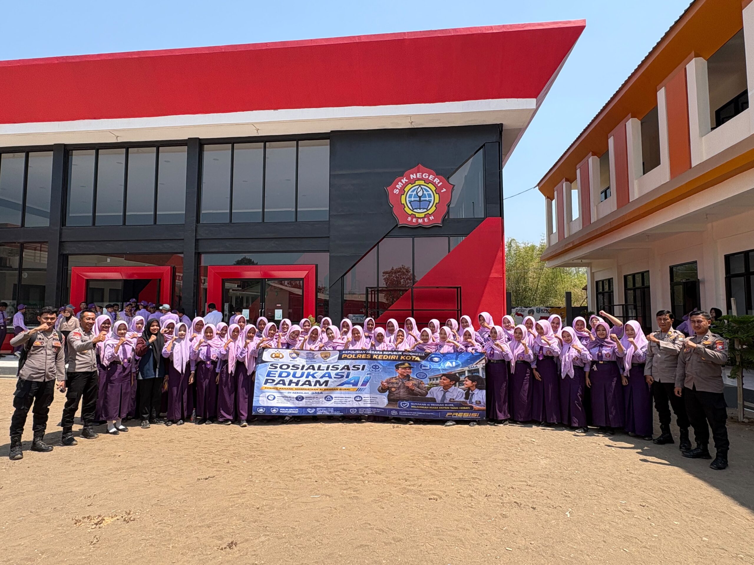 Tak Sekadar Kenalkan AI, Polres Kediri Kota Bekali Pelajar Cara Saring Informasi di Medsos