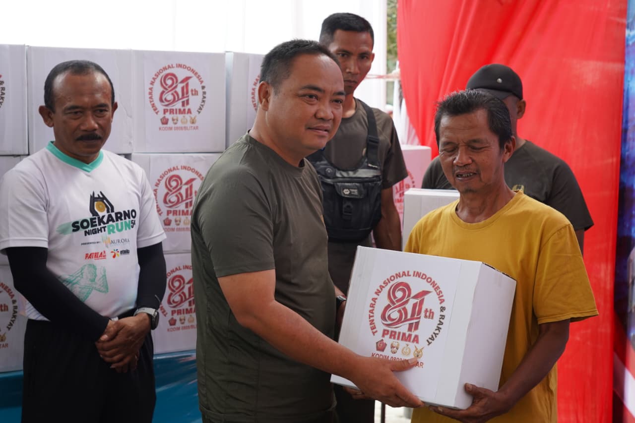 Wujud Nyata Kemanunggalan, Kodim 0808/Blitar Gelar Bakti Sosial Dan Baksoskes Serentak Sambut HUT Ke-81 TNI