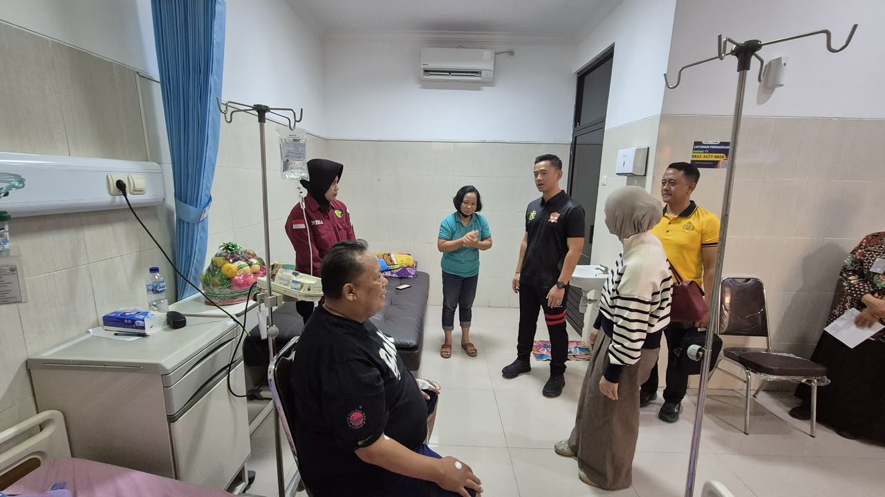Kapolres Kediri Kota Visite Tiga Personel yang Sakit, Berikan Dukungan dan Semangat untuk Pulih
