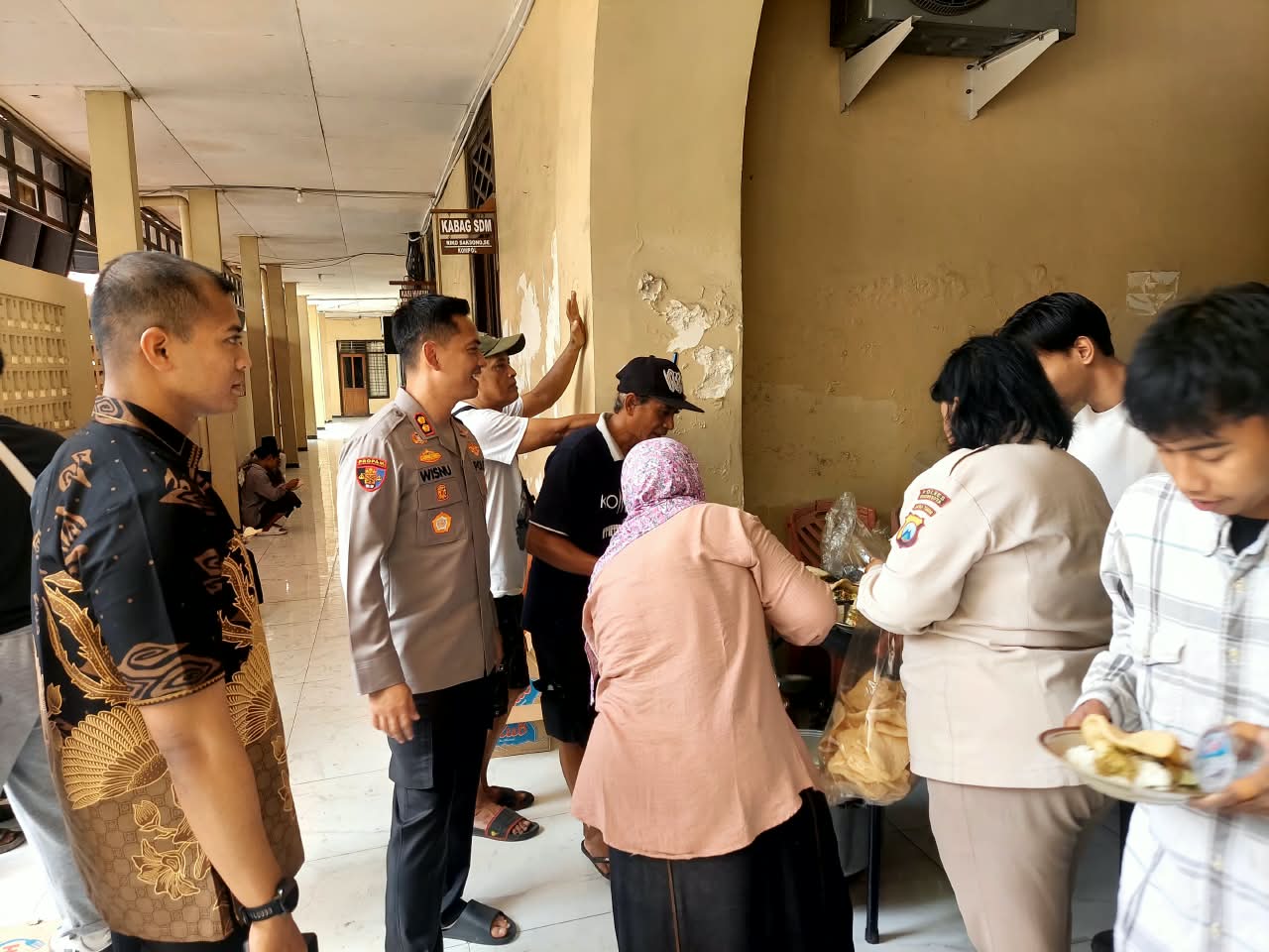 Hangatnya Jumat Berkah di Polres Kediri Kota, Polisi dan Warga Duduk Bersama