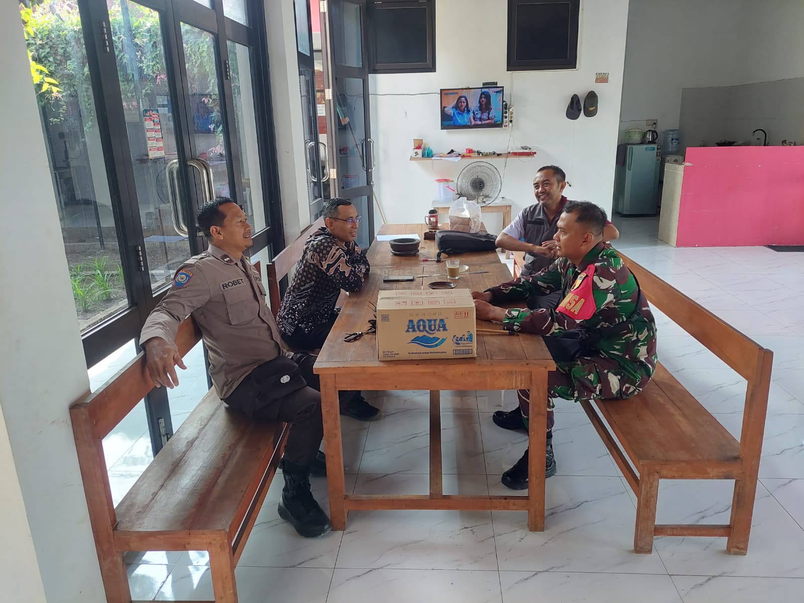 Pererat Sinergitas, Babinsa Dan Bhabinkamtibmas Gelar Komsos Bersama Aparat Kelurahan Kepanjenlor