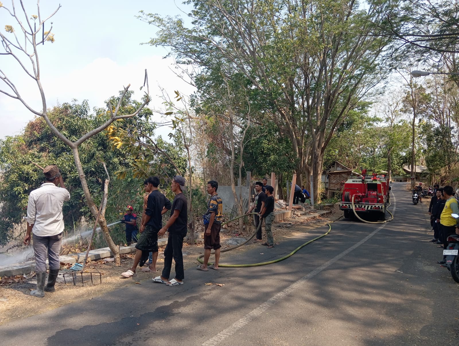 Respons Cepat Laporan 112, Polres Kediri Kota Bersama Damkar dan BPBD Tangani Kebakaran Lahan 2 Hektare di Mojoroto