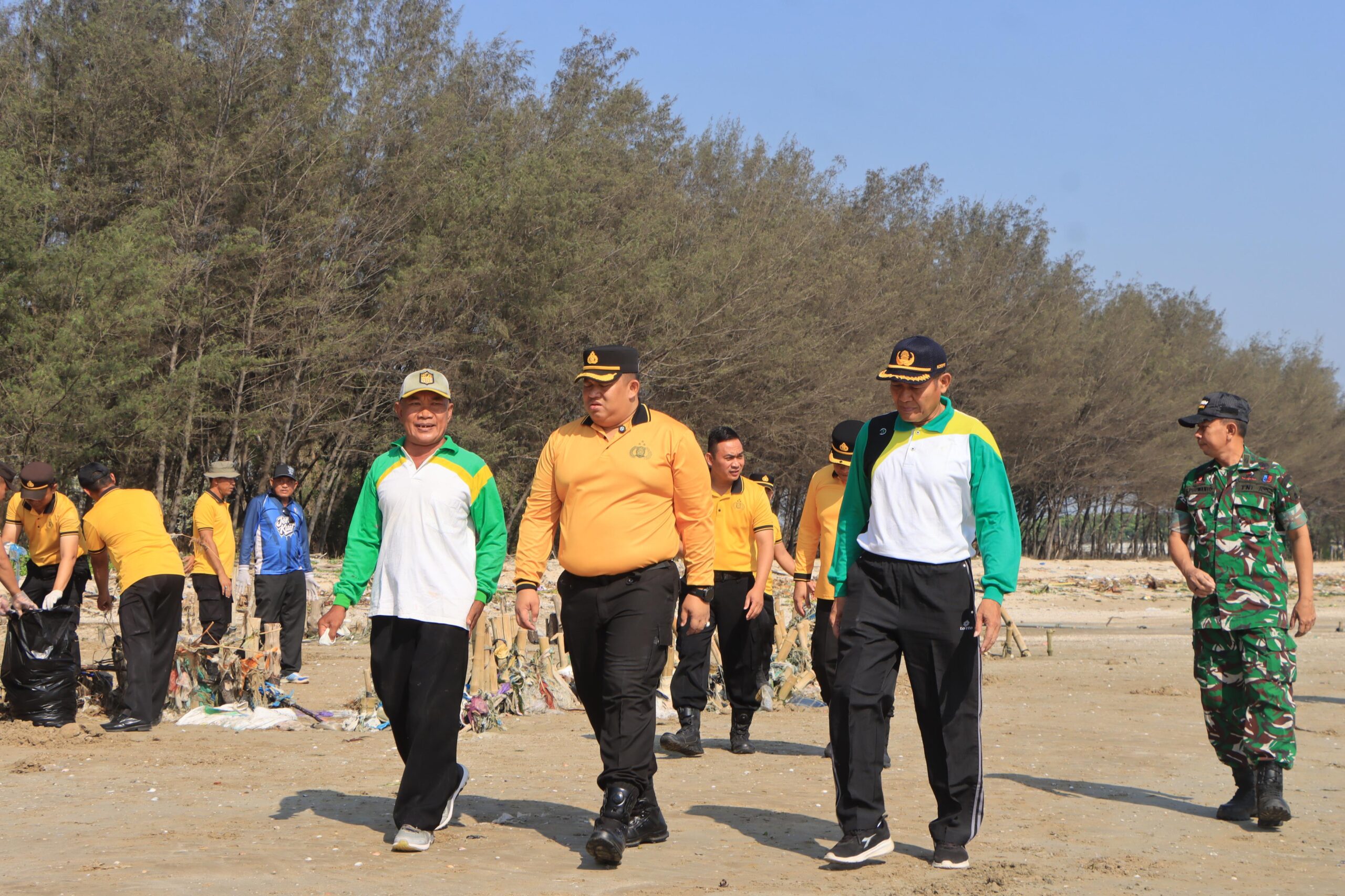 Aksi ‘Jogo Omah’, Polresta Tuban Gelar Green Policing di Pantai Jenu bersama Masyarakat