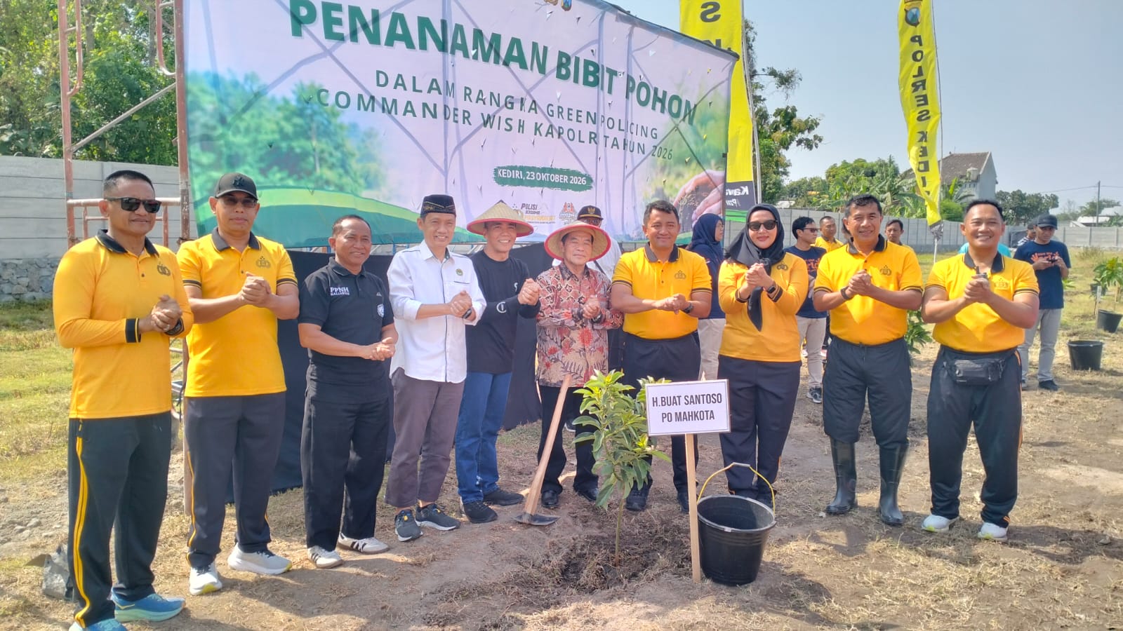 Green Policing, Polres Kediri Tanam Puluhan Bibit Pohon di Pondok Nurul Hakim