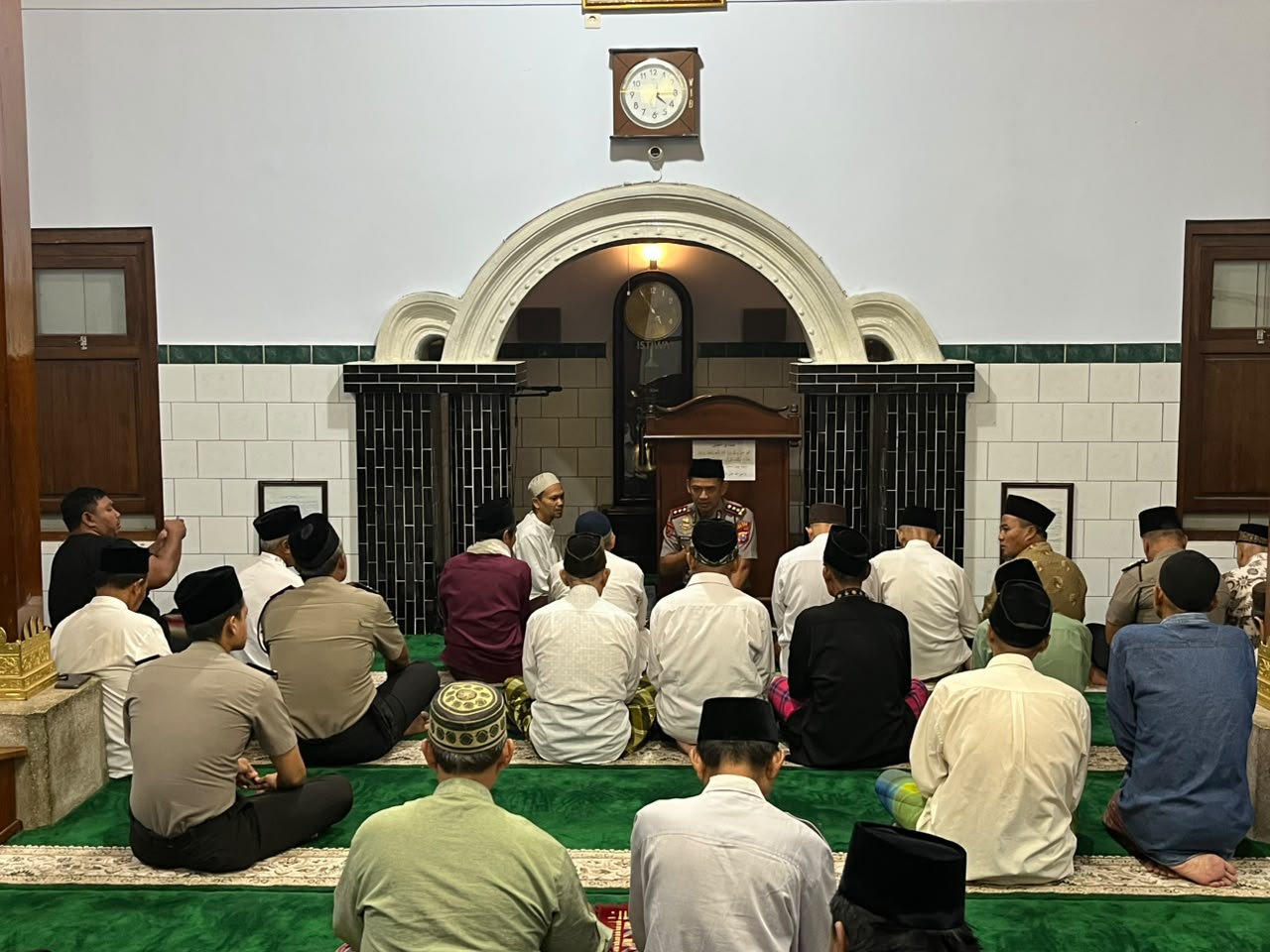 Subuh Keliling di Masjid Darunnajach, Kapolres Kediri Kota Ajak Warga Jaga Kamtibmas dan Manfaatkan Layanan 110