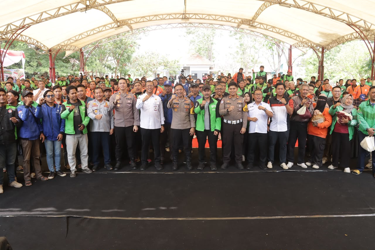 Perkuat Sinergi Polisi Bersama Masyarakat, Polres Pasuruan Gandeng Ratusan Ojol Sukseskan ‘Jogo Omah’